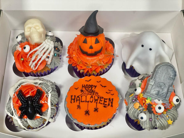 Spooky Halloween treat boxes